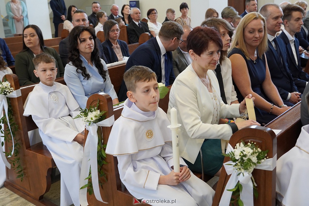 Uroczystość Pierwszej Komunii Świętej w parafii pw. św. Franciszka z Asyżu w Ostrołęce [20.05.2023] - zdjęcie #11 - eOstroleka.pl