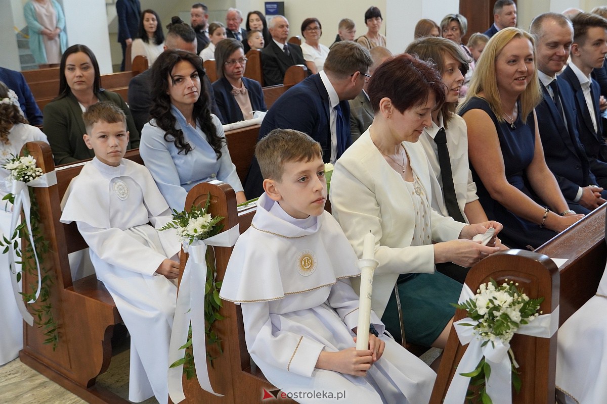 Uroczystość Pierwszej Komunii Świętej w parafii pw. św. Franciszka z Asyżu w Ostrołęce [20.05.2023] - zdjęcie #10 - eOstroleka.pl