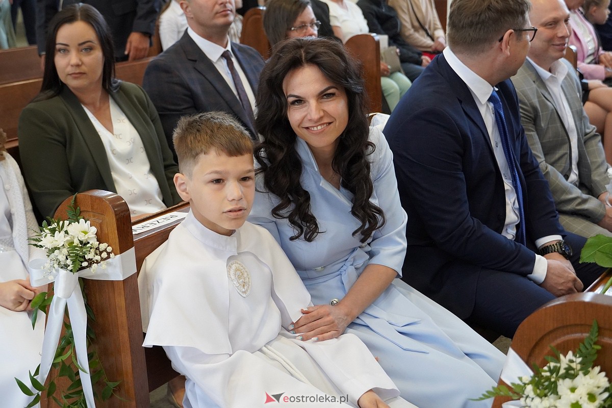 Uroczystość Pierwszej Komunii Świętej w parafii pw. św. Franciszka z Asyżu w Ostrołęce [20.05.2023] - zdjęcie #8 - eOstroleka.pl