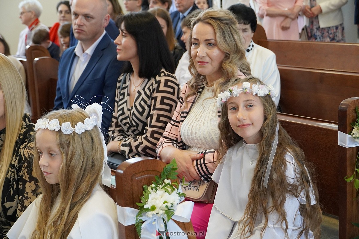 Uroczystość Pierwszej Komunii Świętej w parafii pw. św. Franciszka z Asyżu w Ostrołęce [20.05.2023] - zdjęcie #4 - eOstroleka.pl