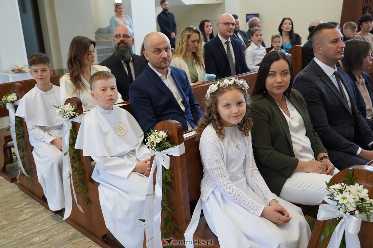 Uroczystość Pierwszej Komunii Świętej w parafii pw. św. Franciszka z Asyżu w Ostrołęce [20.05.2023] - zdjęcie #2 - eOstroleka.pl