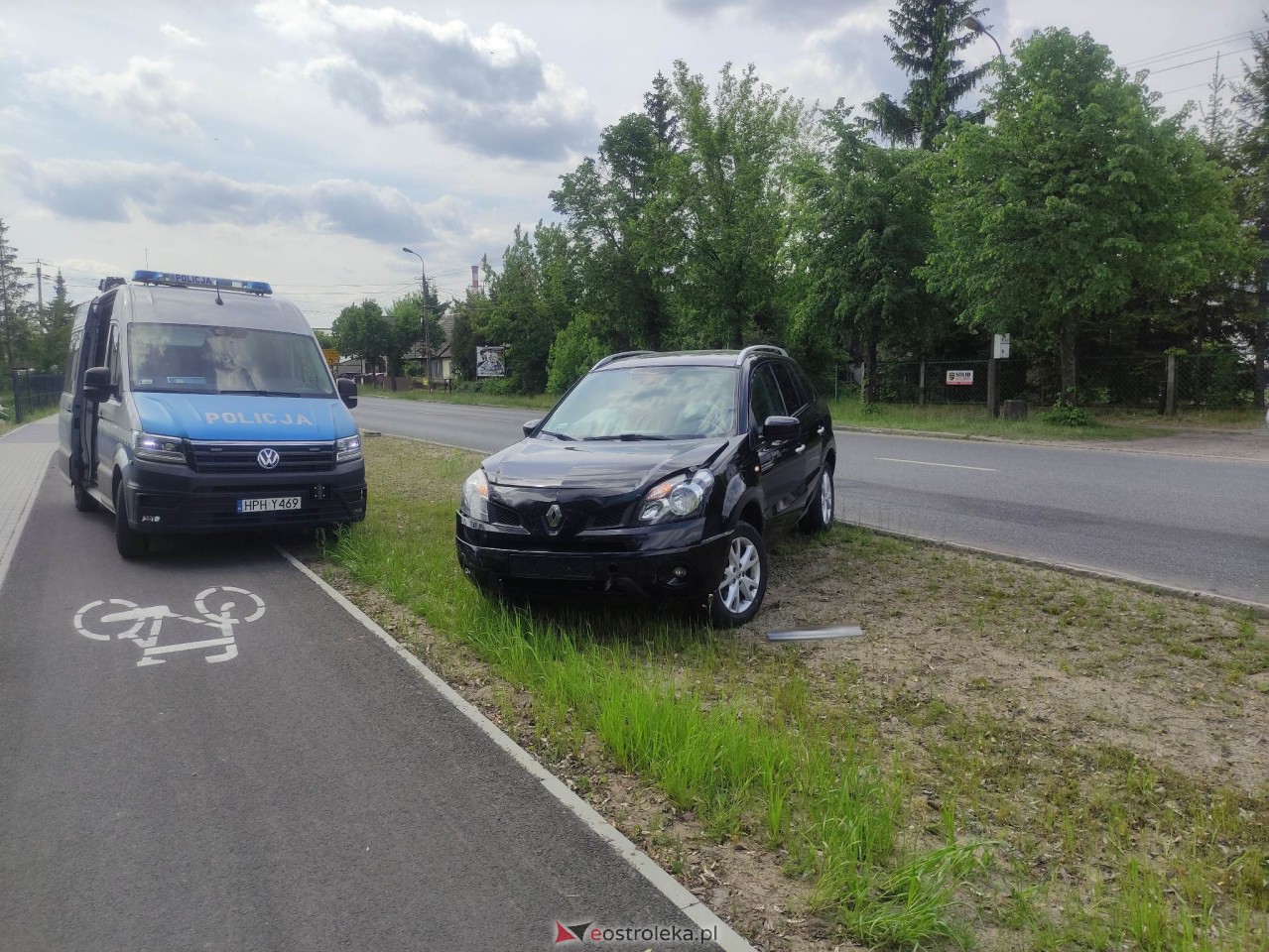 Wypadek na Łomżyńskiej [23.05.2023] - zdjęcie #8 - eOstroleka.pl