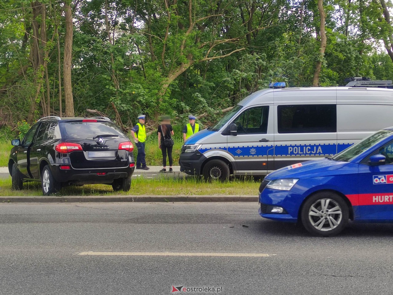 Wypadek na Łomżyńskiej [23.05.2023] - zdjęcie #7 - eOstroleka.pl