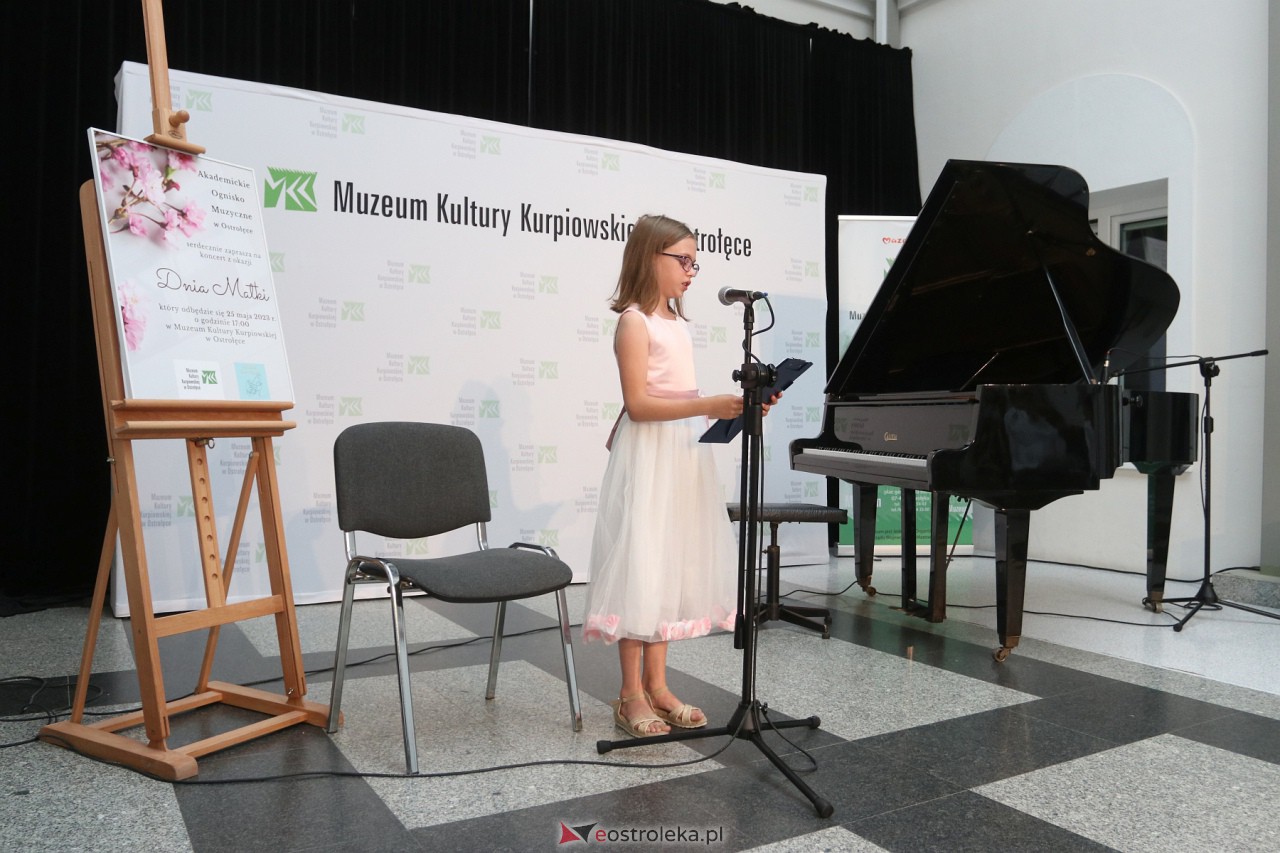Koncert z okazji Dnia Matki w MKK [25.05.2023] - zdjęcie #2 - eOstroleka.pl