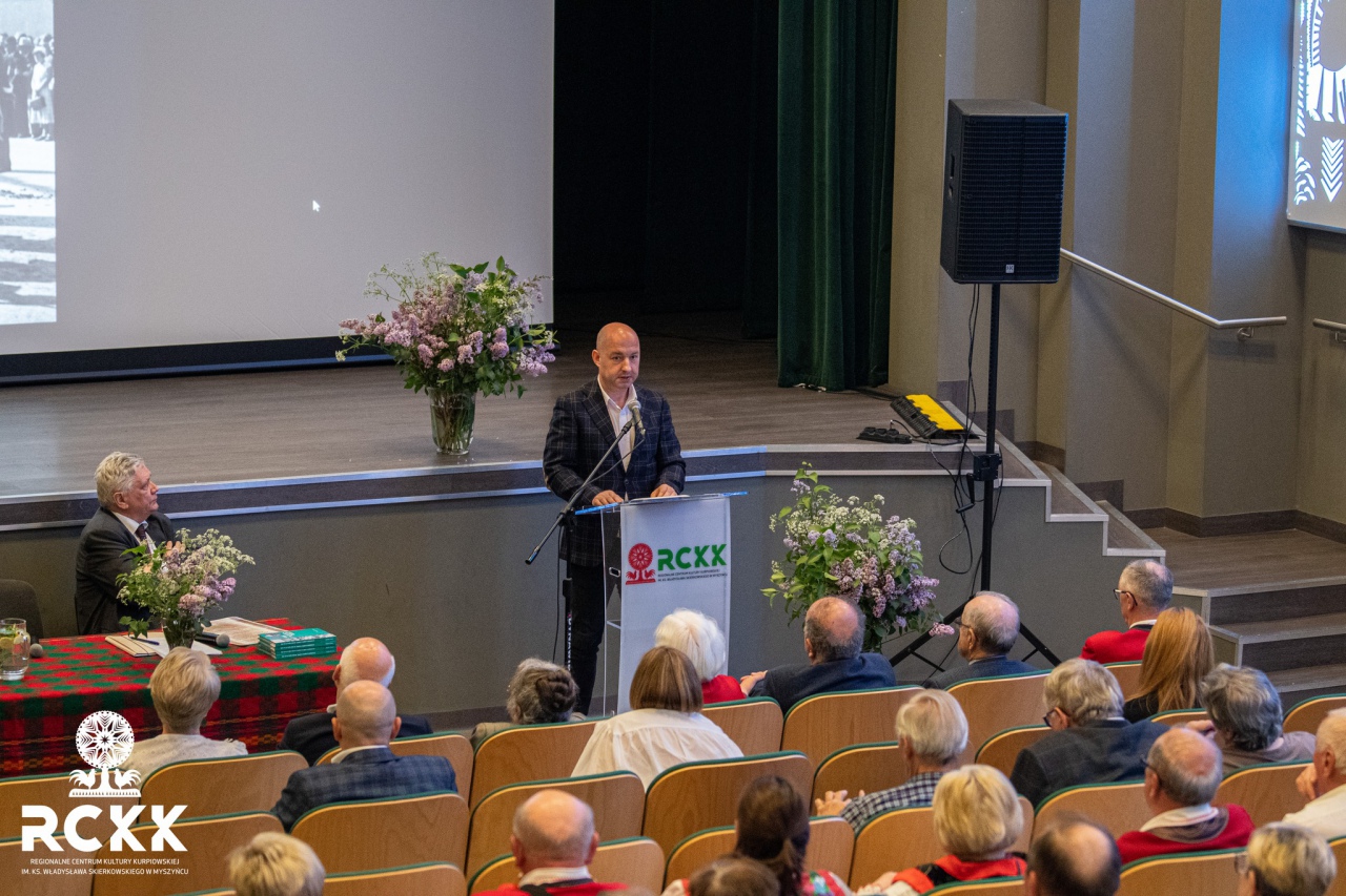 Konferencja w sprawie umocnienia pozycji dialektu kurpiowskiego [24.05.2023] - zdjęcie #10 - eOstroleka.pl