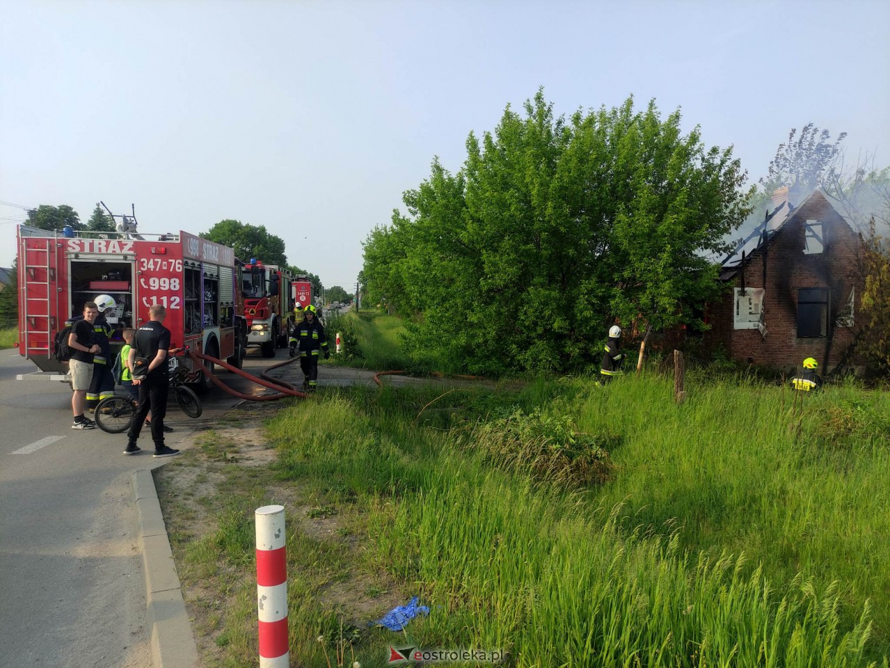 Pożar pustostanu przy Warszawskiej [26.05.2023] - zdjęcie #17 - eOstroleka.pl