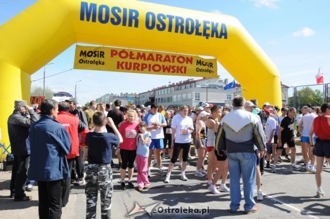 XVII Międzynarodowy Półmaraton Kurpiowski (08.05.2011) - zdjęcie #34 - eOstroleka.pl