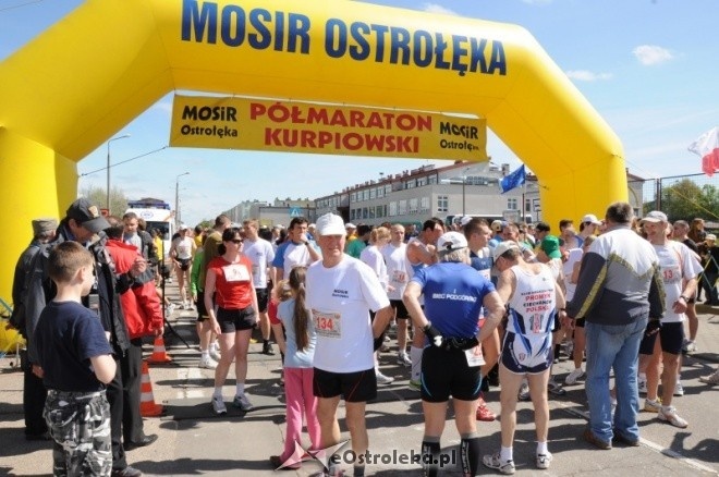XVII Międzynarodowy Półmaraton Kurpiowski (08.05.2011) - zdjęcie #323 - eOstroleka.pl