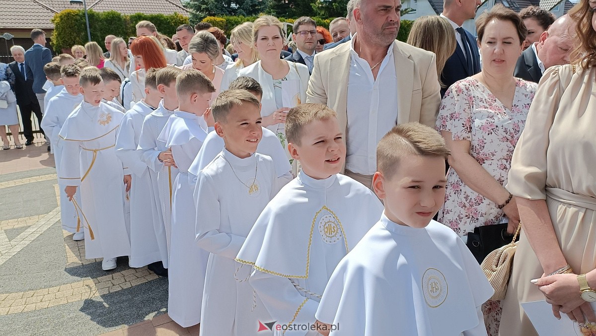I Komunia Święta w kościele pw. NMP Królowej Rodzin [28.5.2023] - zdjęcie #30 - eOstroleka.pl