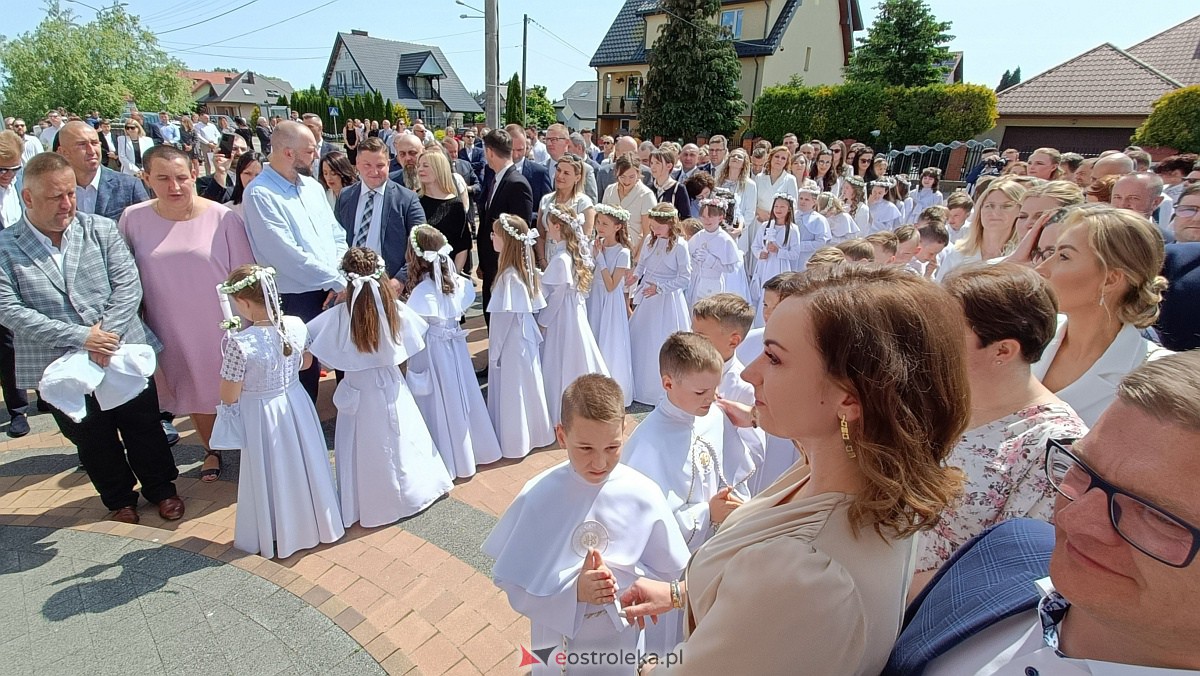 I Komunia Święta w kościele pw. NMP Królowej Rodzin [28.5.2023] - zdjęcie #38 - eOstroleka.pl