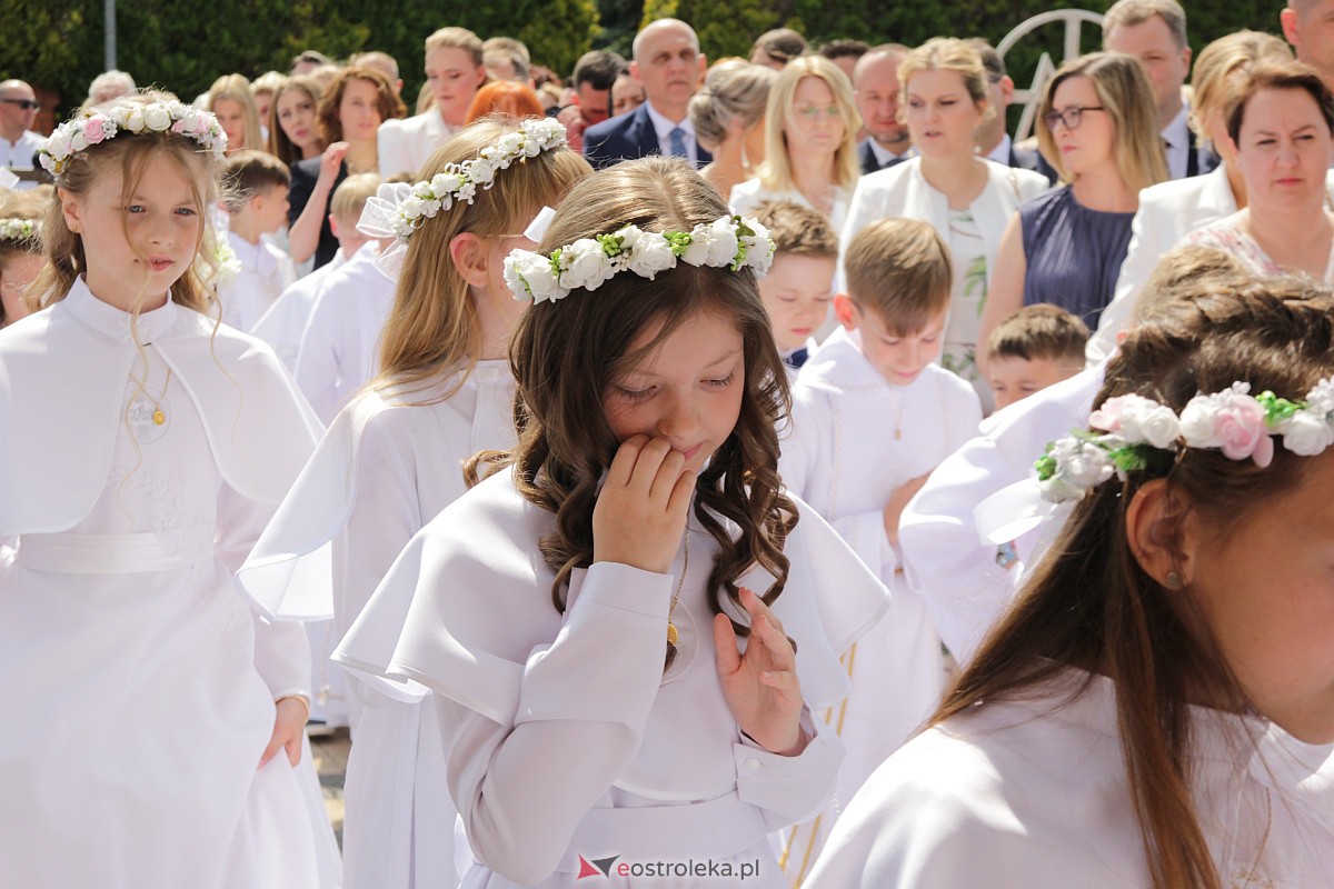 I Komunia Święta w kościele pw. NMP Królowej Rodzin [28.5.2023] - zdjęcie #59 - eOstroleka.pl