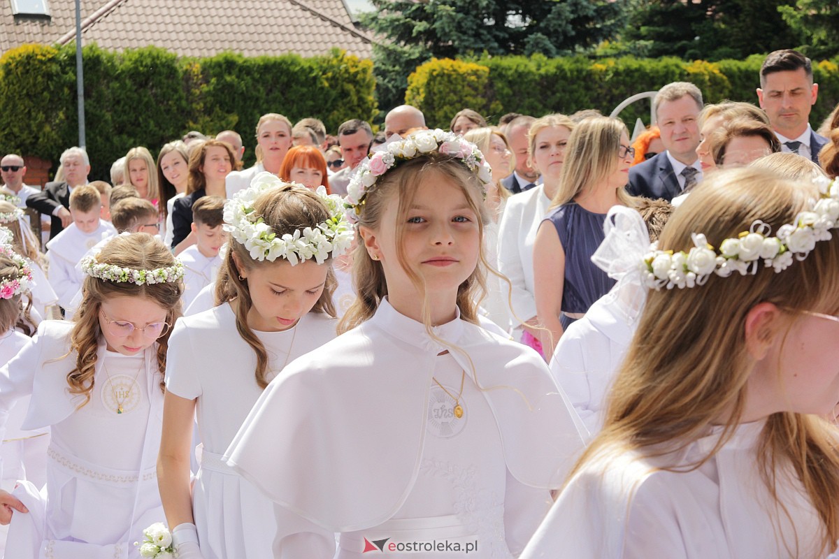 I Komunia Święta w kościele pw. NMP Królowej Rodzin [28.5.2023] - zdjęcie #61 - eOstroleka.pl