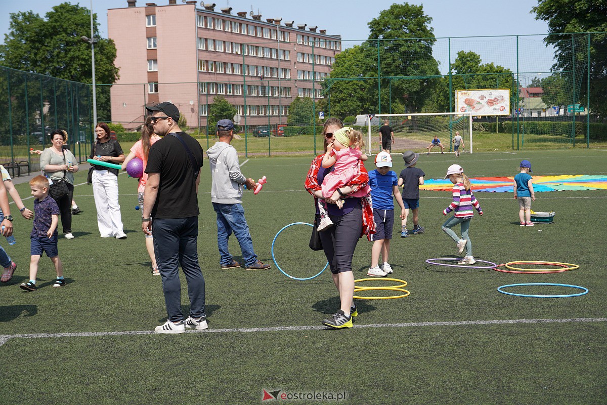 Festyn sportowo-rekreacyjny w Szkole Podstawowej nr 2 w Ostrołęce [28.05.2023] - zdjęcie #62 - eOstroleka.pl