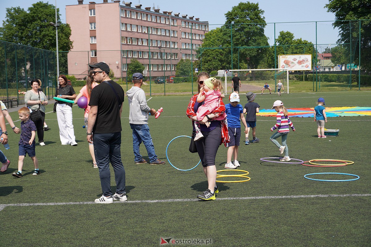Festyn sportowo-rekreacyjny w Szkole Podstawowej nr 2 w Ostrołęce [28.05.2023] - zdjęcie #44 - eOstroleka.pl