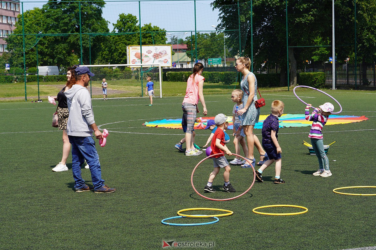 Festyn sportowo-rekreacyjny w Szkole Podstawowej nr 2 w Ostrołęce [28.05.2023] - zdjęcie #40 - eOstroleka.pl