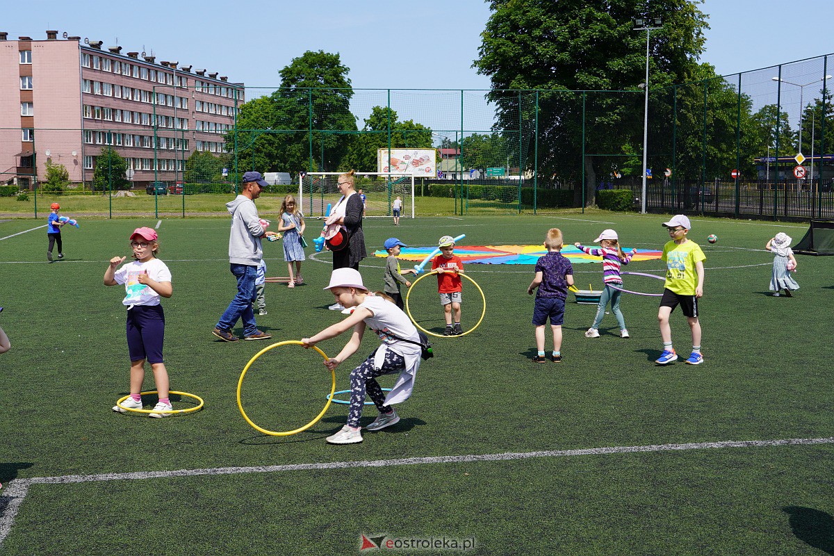 Festyn sportowo-rekreacyjny w Szkole Podstawowej nr 2 w Ostrołęce [28.05.2023] - zdjęcie #30 - eOstroleka.pl