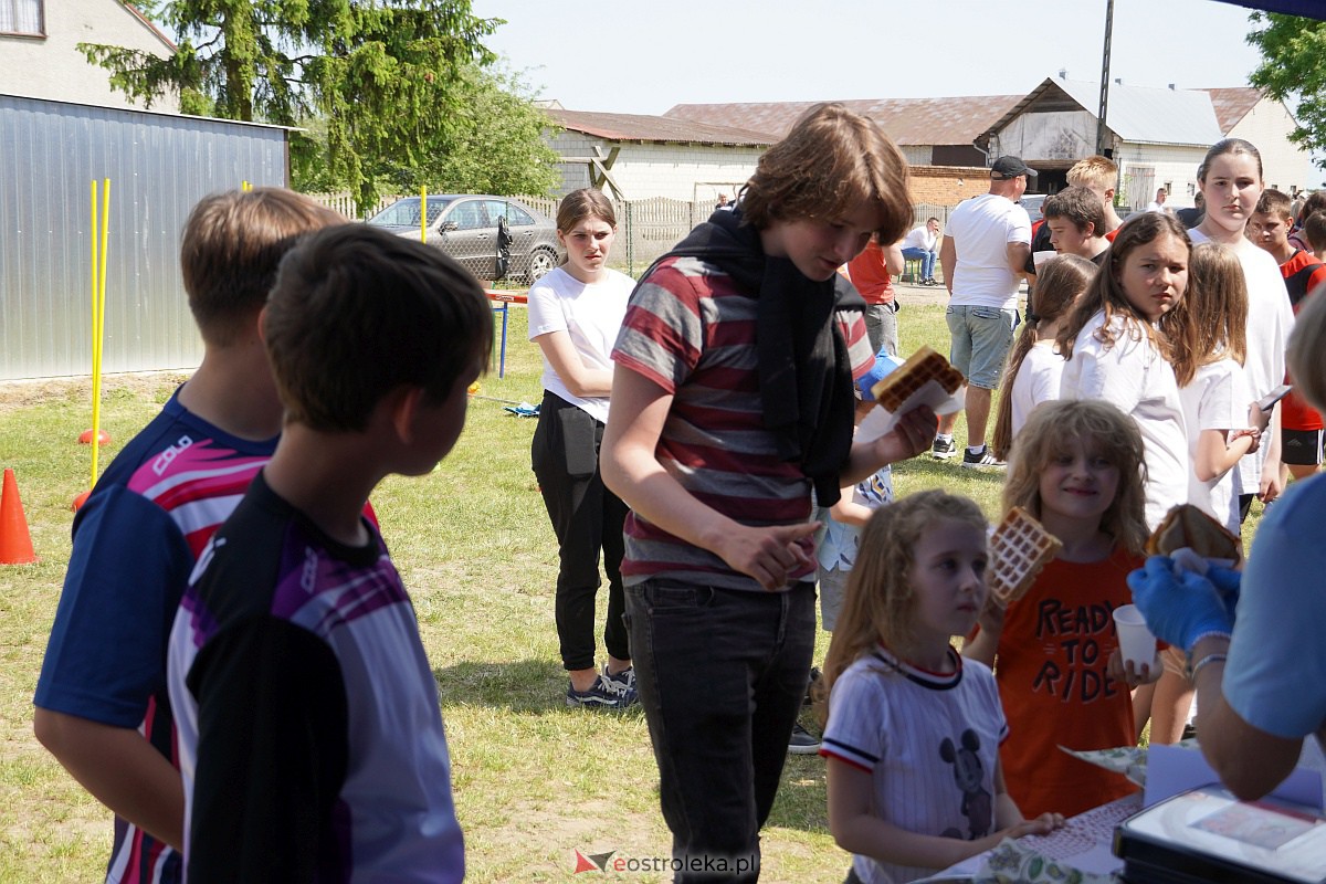 Pikinik rodzinny Zabawa dla sztandaru w Szkole Podstawowej w Ołdakach [28.05.2023] - zdjęcie #16 - eOstroleka.pl