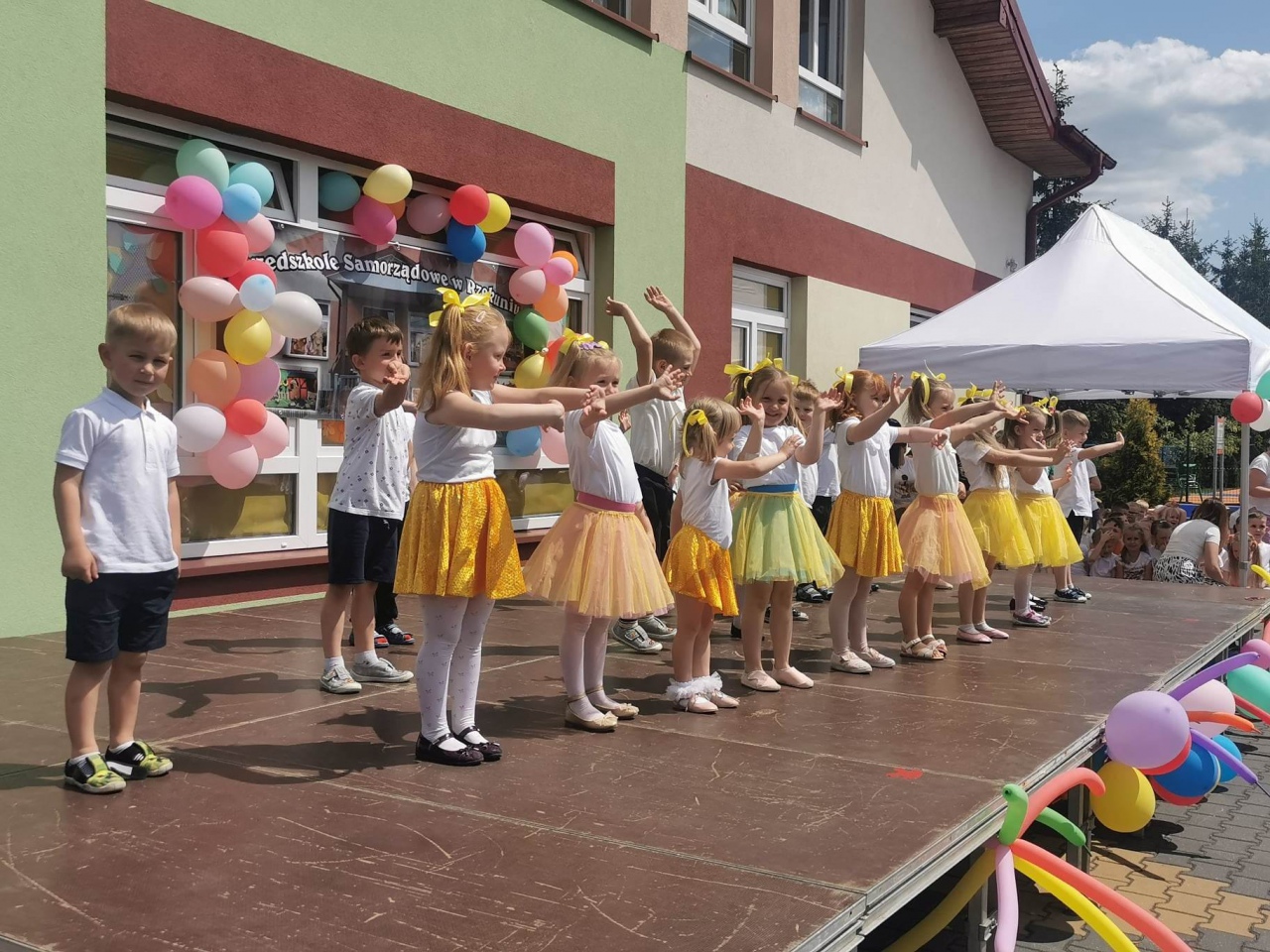 Festyn rodzinny w rzekuńskim przedszkolu - zdjęcie #1 - eOstroleka.pl