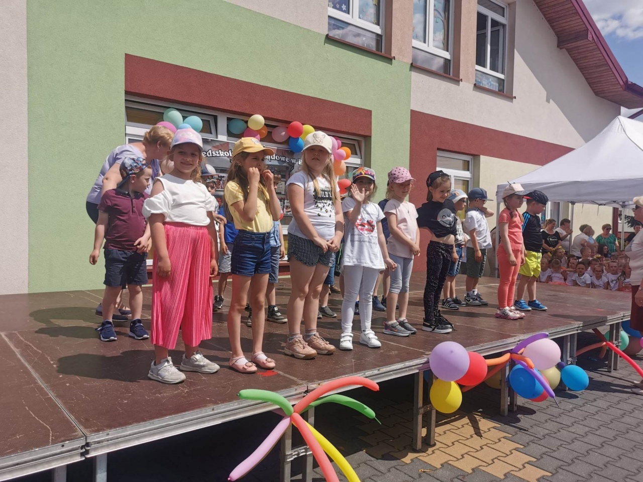 Festyn rodzinny w rzekuńskim przedszkolu - zdjęcie #16 - eOstroleka.pl
