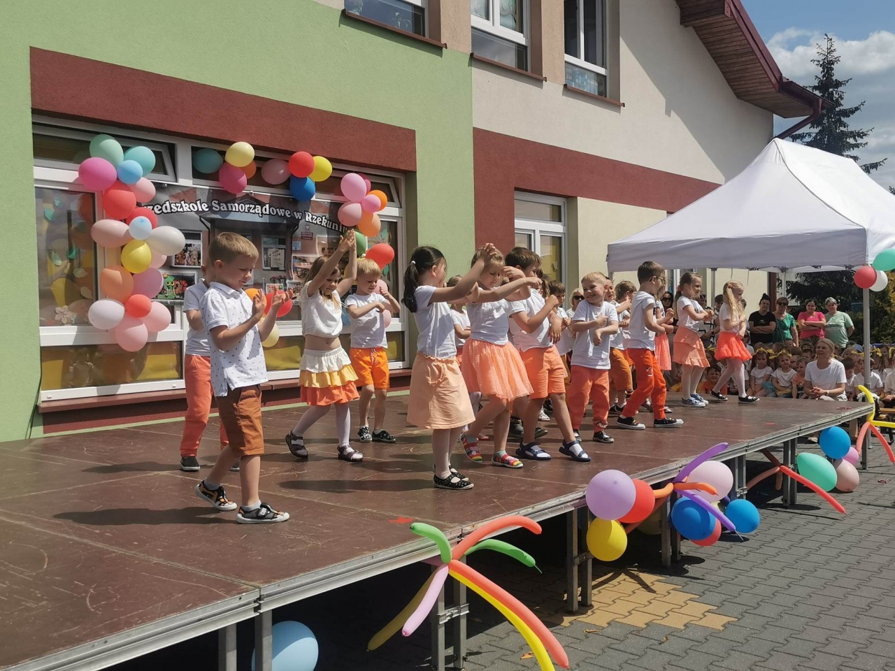 Festyn rodzinny w rzekuńskim przedszkolu - zdjęcie #18 - eOstroleka.pl