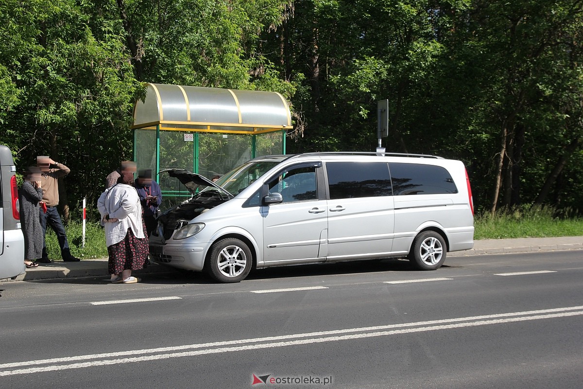 Kolizja trzech aut na Łomżyńskiej [01.06.2023] - zdjęcie #11 - eOstroleka.pl