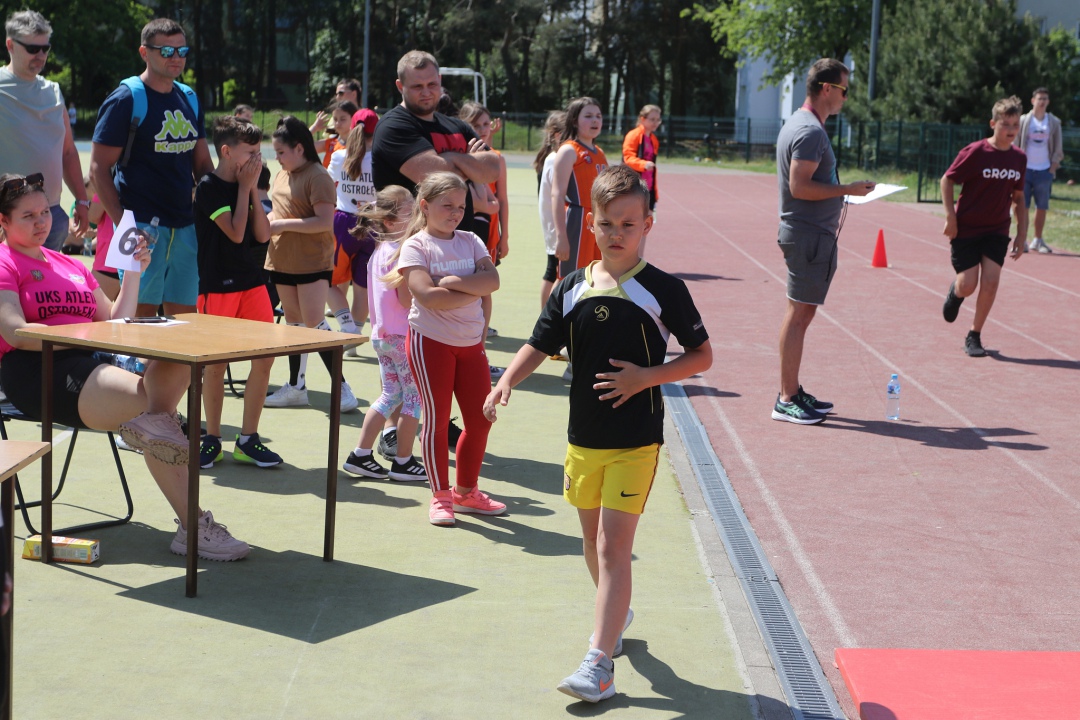 Wielobój atletyczny na dzień dziecka [01.06.2023] - zdjęcie #4 - eOstroleka.pl