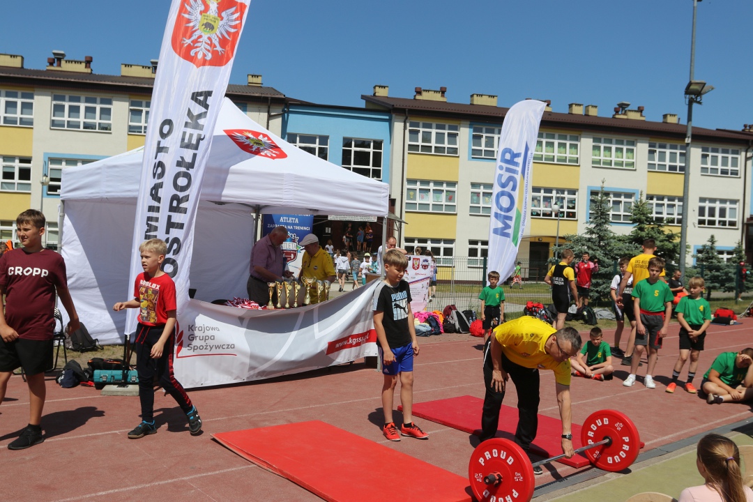 Wielobój atletyczny na dzień dziecka [01.06.2023] - zdjęcie #10 - eOstroleka.pl