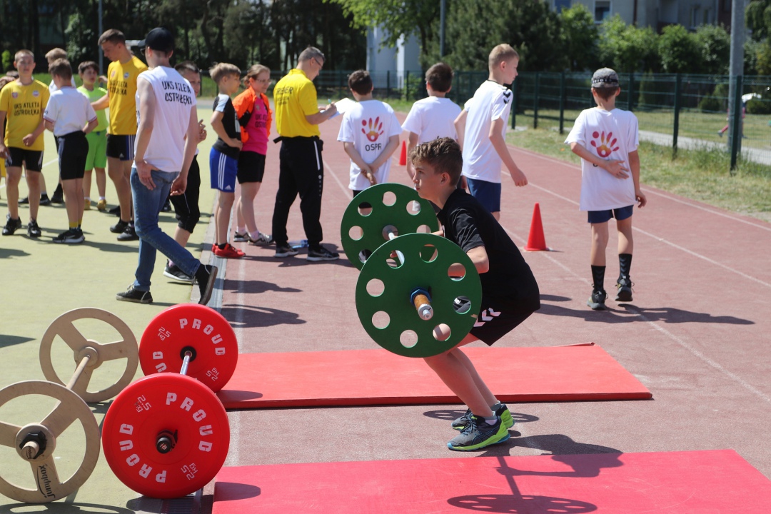 Wielobój atletyczny na dzień dziecka [01.06.2023] - zdjęcie #10 - eOstroleka.pl