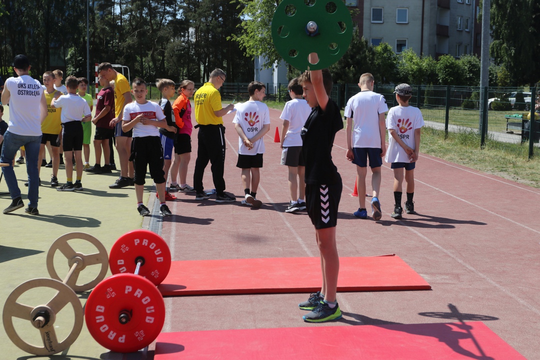 Wielobój atletyczny na dzień dziecka [01.06.2023] - zdjęcie #38 - eOstroleka.pl