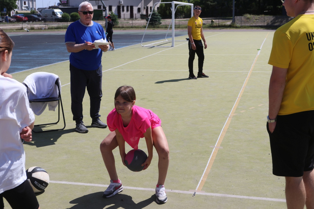 Wielobój atletyczny na dzień dziecka [01.06.2023] - zdjęcie #8 - eOstroleka.pl