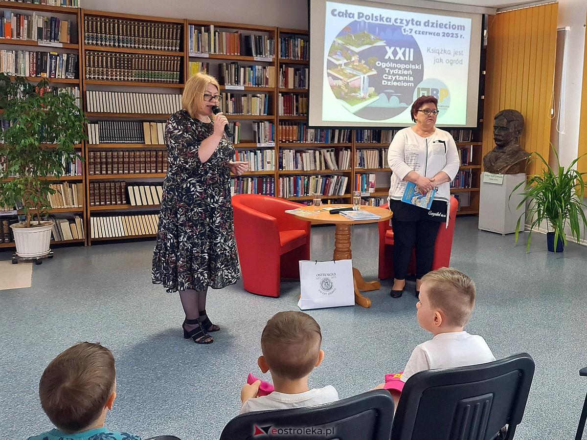 Obchody Ogólnopolskiego Tygodnia Czytania Dzieciom w Ostrołęce [01.05.2023] - zdjęcie #14 - eOstroleka.pl