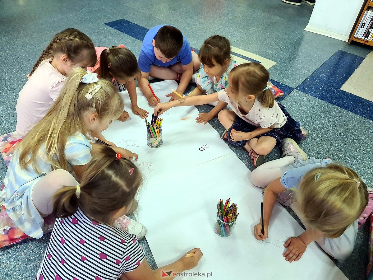 Obchody Ogólnopolskiego Tygodnia Czytania Dzieciom w Ostrołęce [01.05.2023] - zdjęcie #6 - eOstroleka.pl