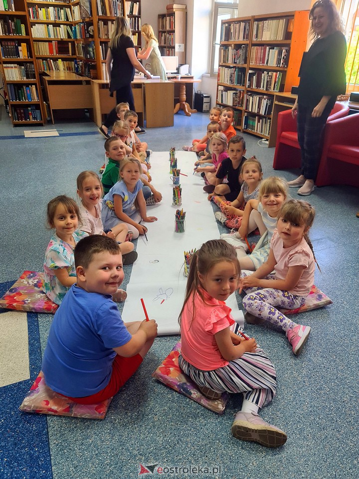 Obchody Ogólnopolskiego Tygodnia Czytania Dzieciom w Ostrołęce [01.05.2023] - zdjęcie #5 - eOstroleka.pl