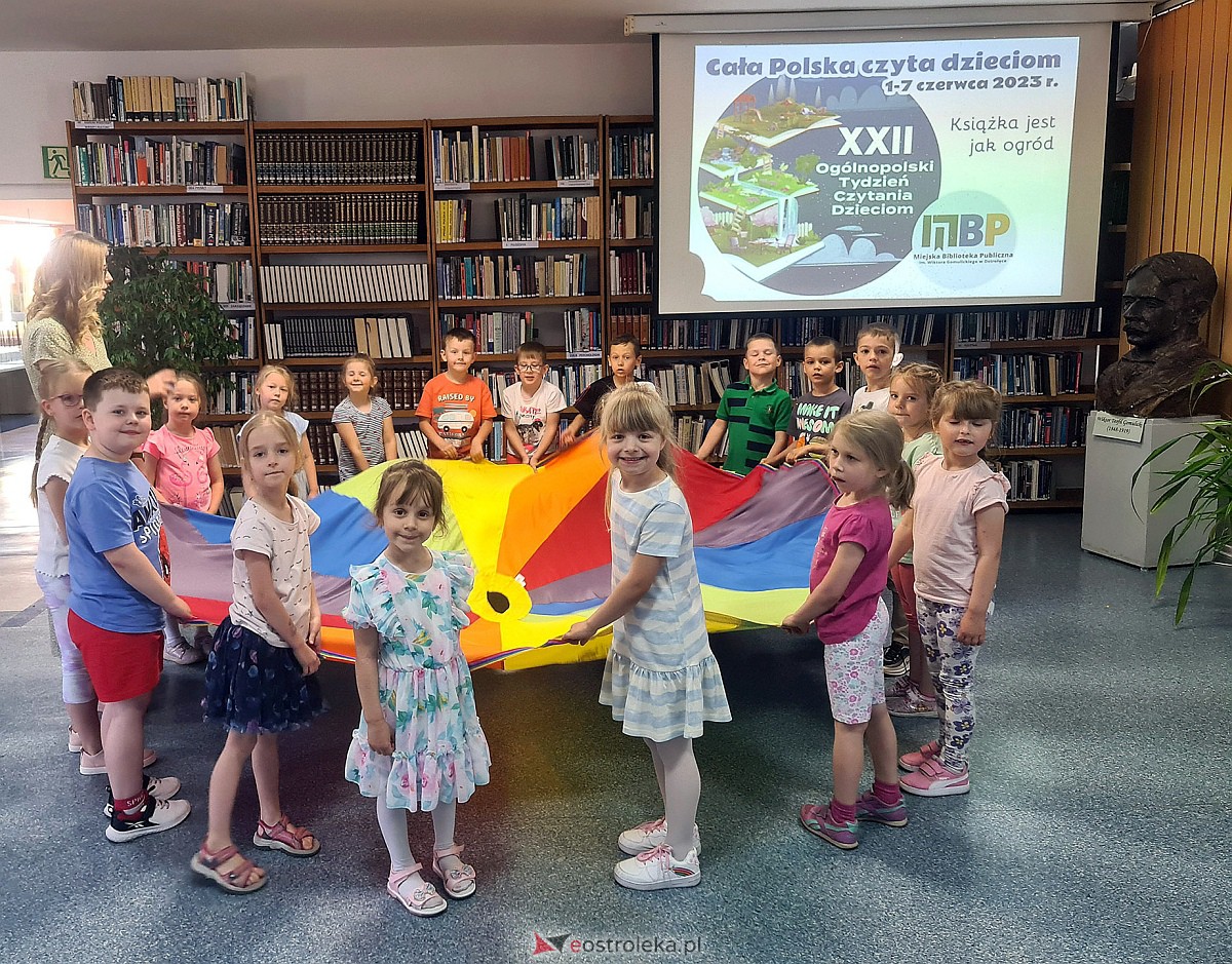 Obchody Ogólnopolskiego Tygodnia Czytania Dzieciom w Ostrołęce [01.05.2023] - zdjęcie #1 - eOstroleka.pl
