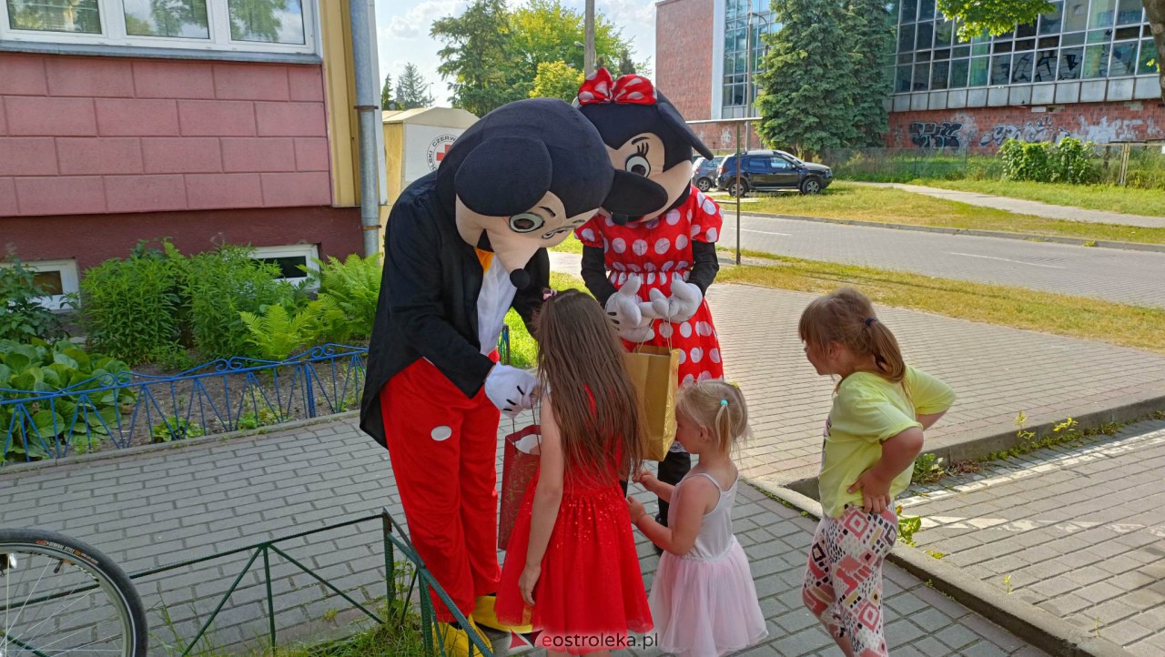 Bajkowa niespodzianka dla najmłodszych mieszkańców Ostrołęki [01.06.2023] - zdjęcie #3 - eOstroleka.pl