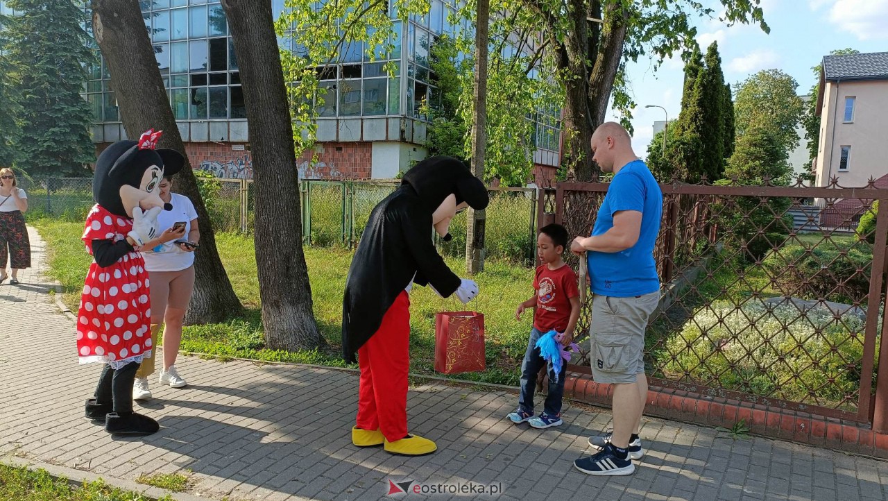 Bajkowa niespodzianka dla najmłodszych mieszkańców Ostrołęki [01.06.2023] - zdjęcie #4 - eOstroleka.pl