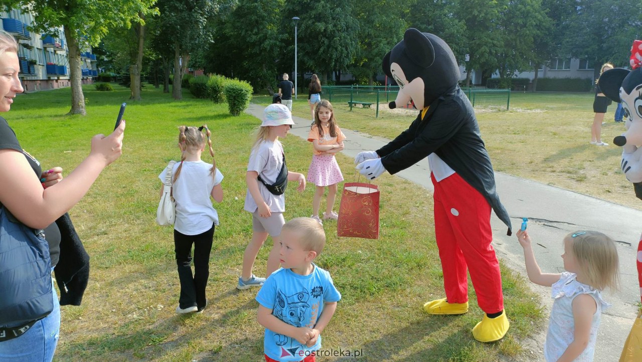Bajkowa niespodzianka dla najmłodszych mieszkańców Ostrołęki [01.06.2023] - zdjęcie #4 - eOstroleka.pl