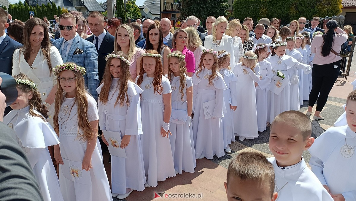 I Komunia Święta w kościele pw. NMP Królowej Rodzin [04.06.2023] - zdjęcie #13 - eOstroleka.pl