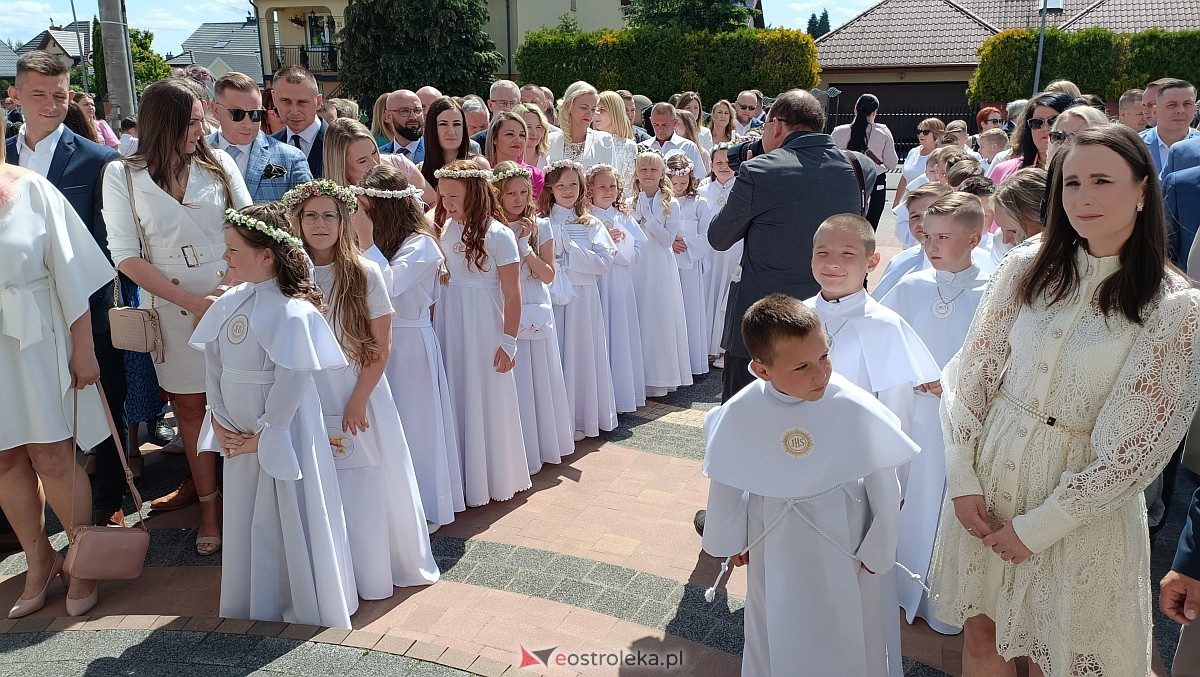 I Komunia Święta w kościele pw. NMP Królowej Rodzin [04.06.2023] - zdjęcie #15 - eOstroleka.pl