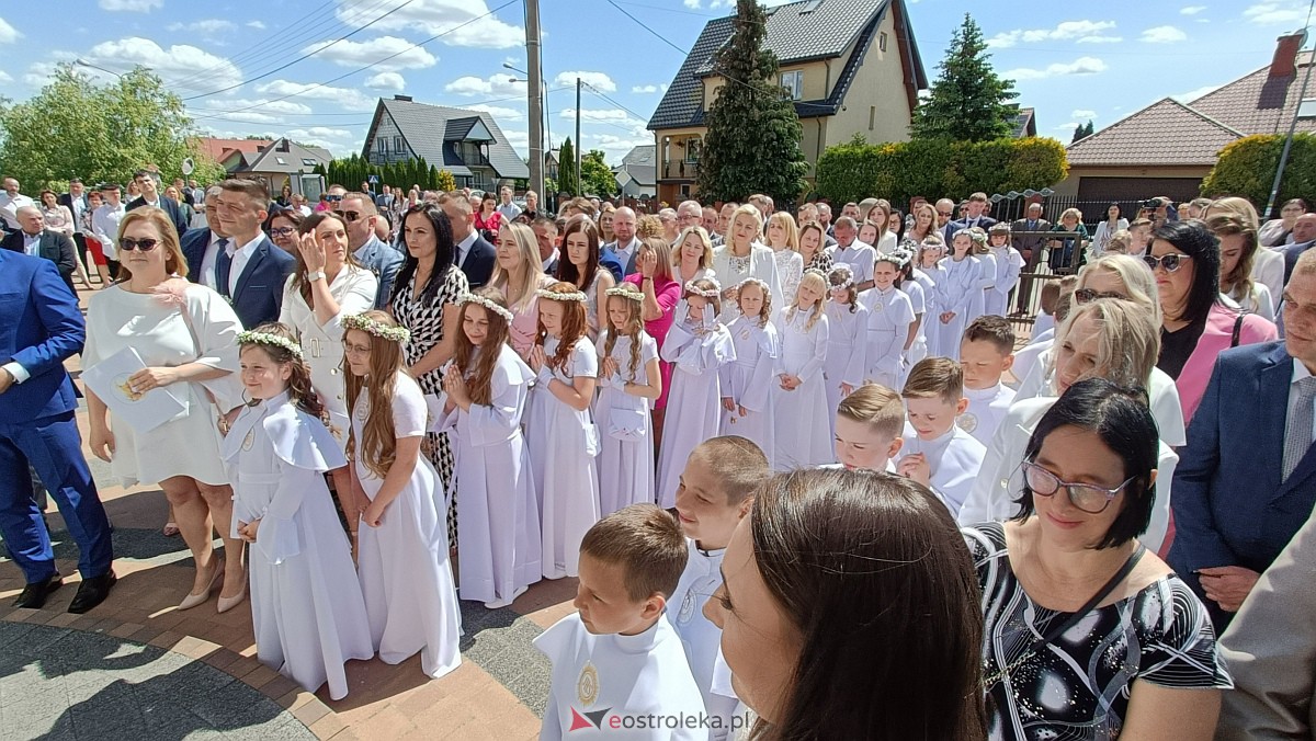I Komunia Święta w kościele pw. NMP Królowej Rodzin [04.06.2023] - zdjęcie #23 - eOstroleka.pl