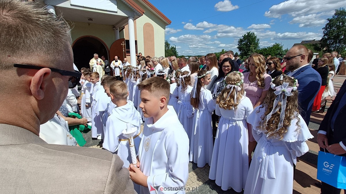 I Komunia Święta w kościele pw. NMP Królowej Rodzin [04.06.2023] - zdjęcie #30 - eOstroleka.pl