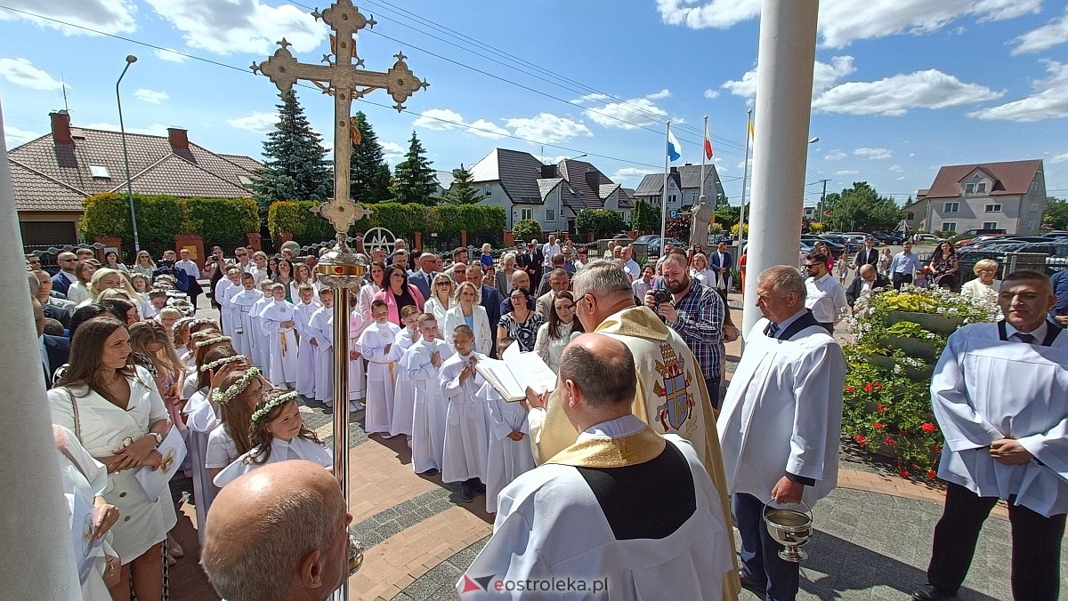I Komunia Święta w kościele pw. NMP Królowej Rodzin [04.06.2023] - zdjęcie #39 - eOstroleka.pl