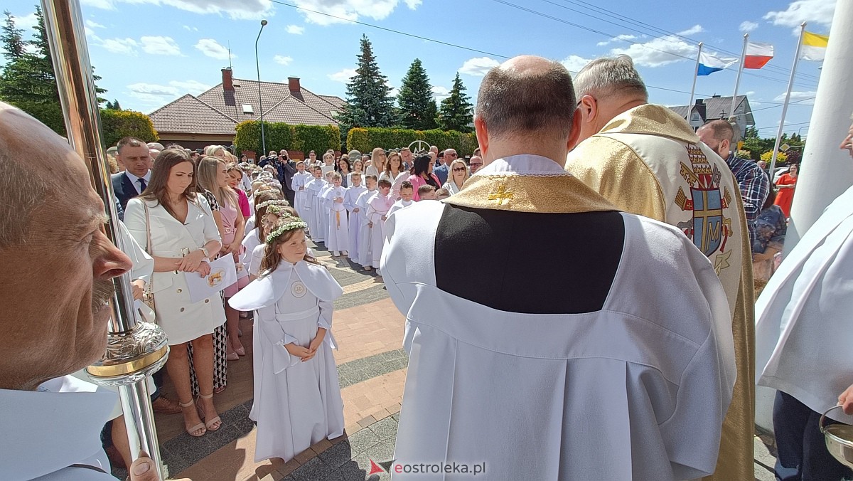 I Komunia Święta w kościele pw. NMP Królowej Rodzin [04.06.2023] - zdjęcie #40 - eOstroleka.pl
