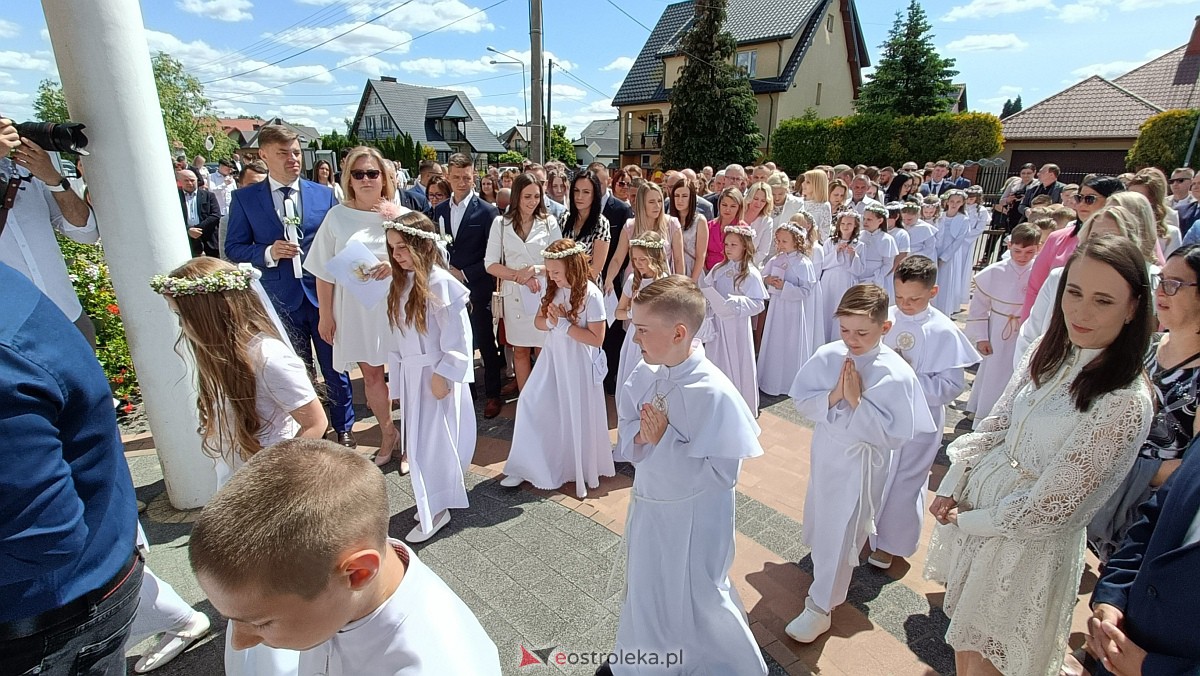 I Komunia Święta w kościele pw. NMP Królowej Rodzin [04.06.2023] - zdjęcie #44 - eOstroleka.pl