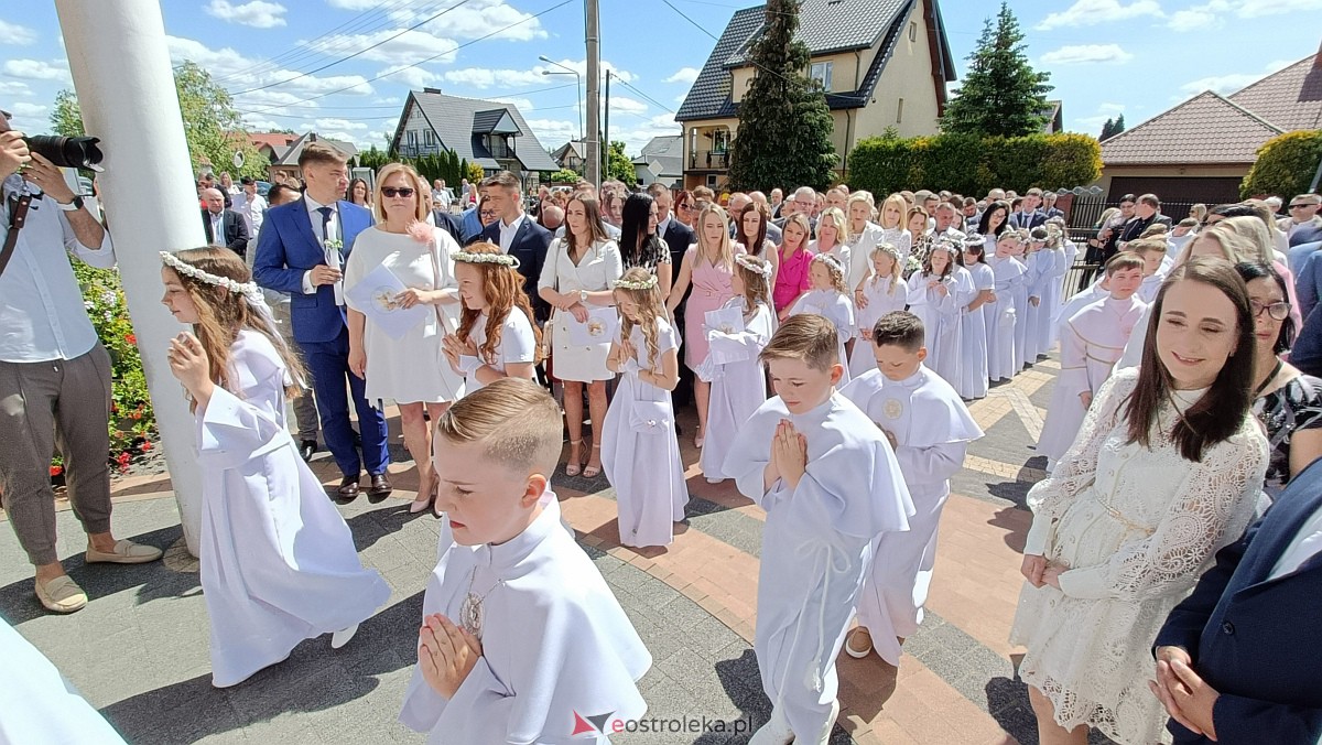I Komunia Święta w kościele pw. NMP Królowej Rodzin [04.06.2023] - zdjęcie #45 - eOstroleka.pl