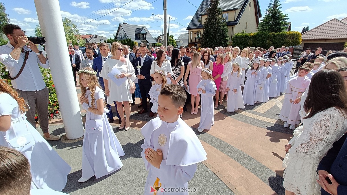 I Komunia Święta w kościele pw. NMP Królowej Rodzin [04.06.2023] - zdjęcie #47 - eOstroleka.pl