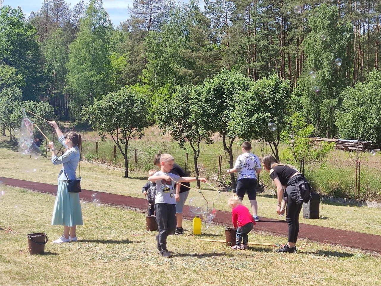 Dzień Dziecka w Szkole Podstawowej w Dąbrówce - zdjęcie #41 - eOstroleka.pl