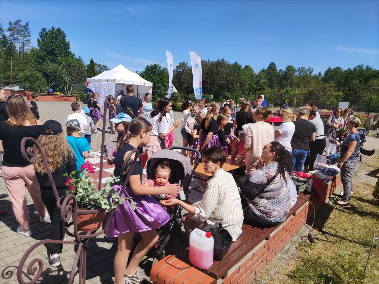 Dzień Dziecka w Szkole Podstawowej w Dąbrówce - zdjęcie #18 - eOstroleka.pl