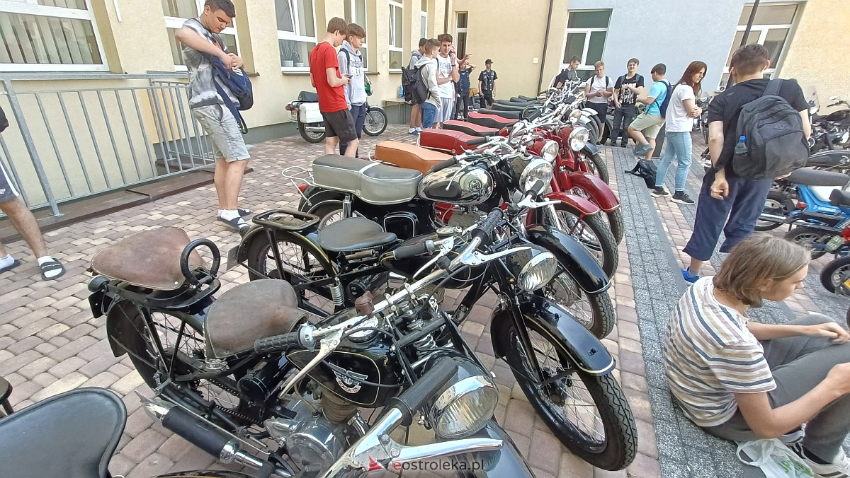 II wystawa zabytkowej motoryzacji i dzień otwarty w ZSZ nr 1 [06.06.2023] - zdjęcie #29 - eOstroleka.pl