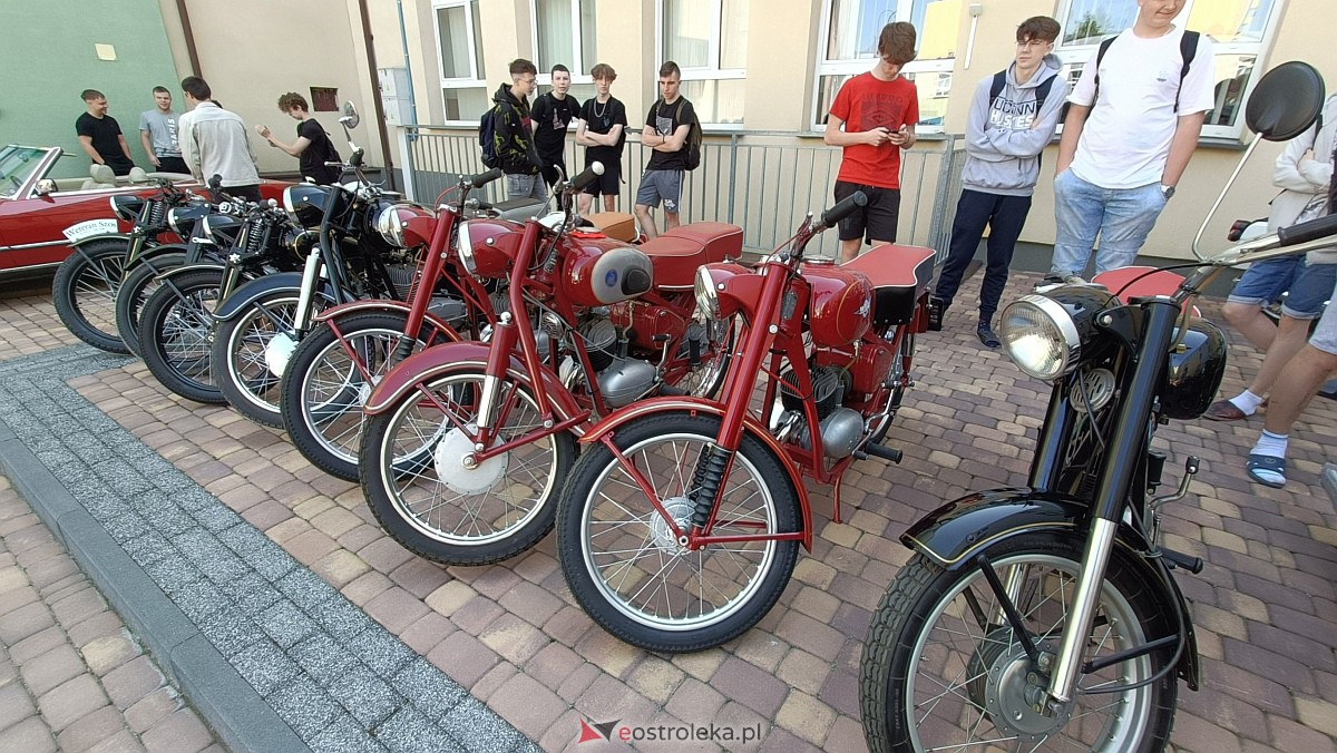 II wystawa zabytkowej motoryzacji i dzień otwarty w ZSZ nr 1 [06.06.2023] - zdjęcie #38 - eOstroleka.pl